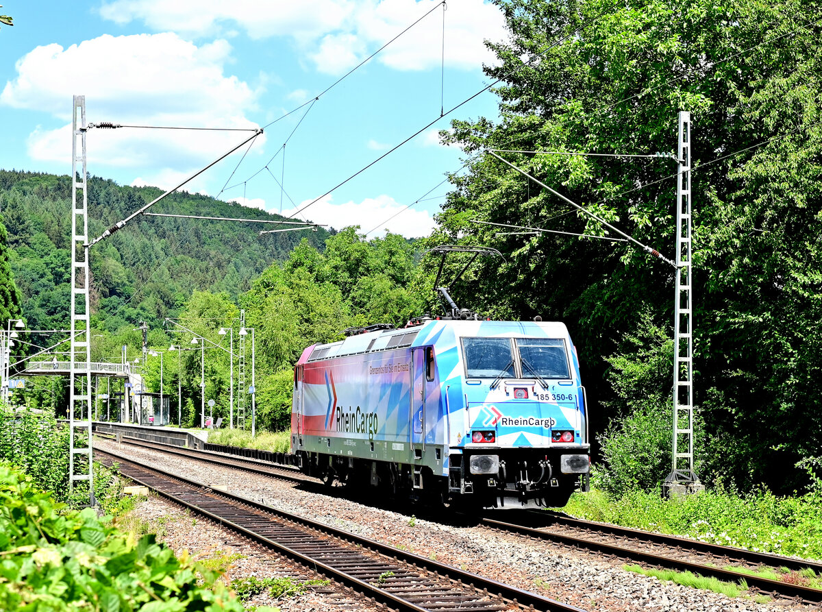 Nachschuß auf die RHC 185 350-6 die LZ durch Neckargerach gen Heidelberg fuhr am Dienstag den 5.7.2022