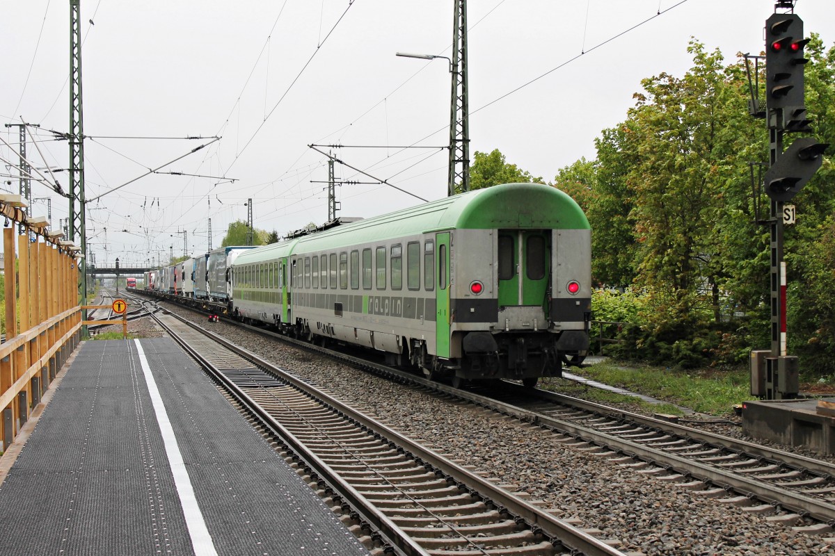 Nachschuss auf die RoLa am 18.04.2014 mit Re 485 006-1 als Zuglok in Müllheim (Baden).