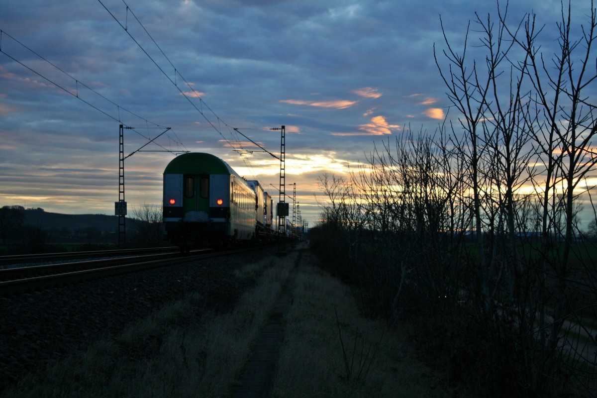 Nachschuss auf die RoLa (DGS) 43625 von Freiburg (Breisgau) Gbf nach Novara am Abend des 06.01.14 bei Hgelheim.