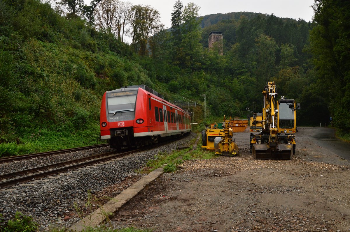 Nachschuß auf die S1 wo der vorder Zugteil nach Homburg Saar fährt und der hintere Teil endet in Mannheim Hbf. Neckarsteinach 18.9.2016