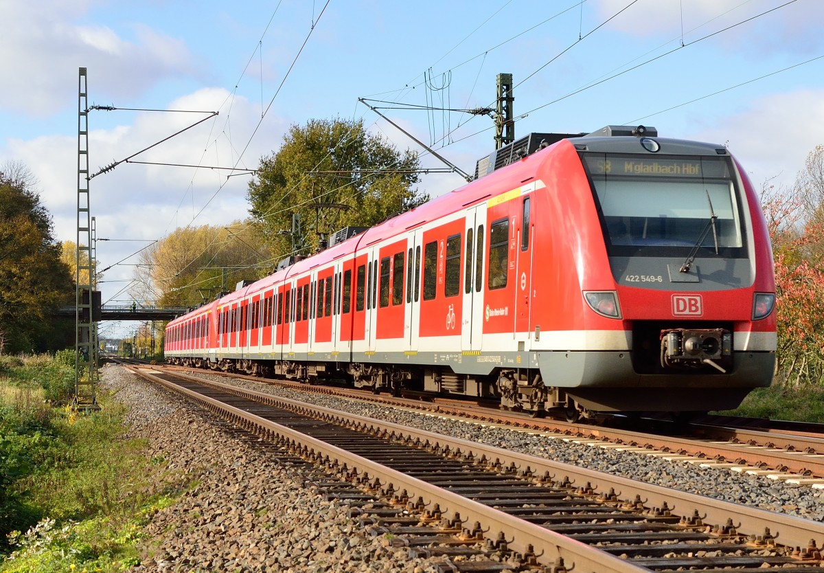 Nachschu auf eine S8 nach Mnchengladbach an deren Ende der 422 549-6 zu sehen ist. 9.11.2013