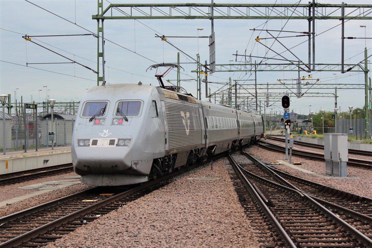 Nachschuss auf Snabbtåg 532 nach Stockholm beim Verlassen des Bahnhofes Malmö C. Aufnahmedatum: 29.08.2018 (Fotografiert vom Bahnsteigende)