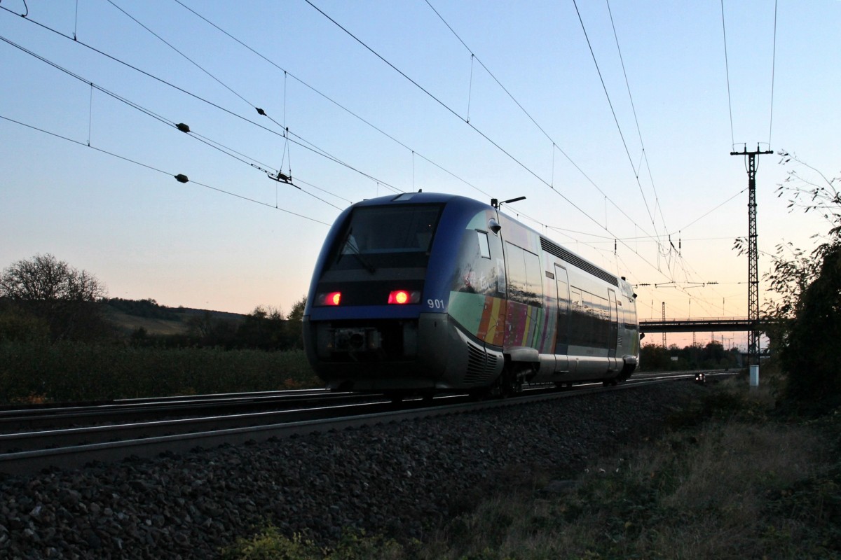 Nachschuss auf SNCF X73901, der am 09.11.2013 als IRE nach Mulhouse-Ville in Müllheim (Baden) einfährt.