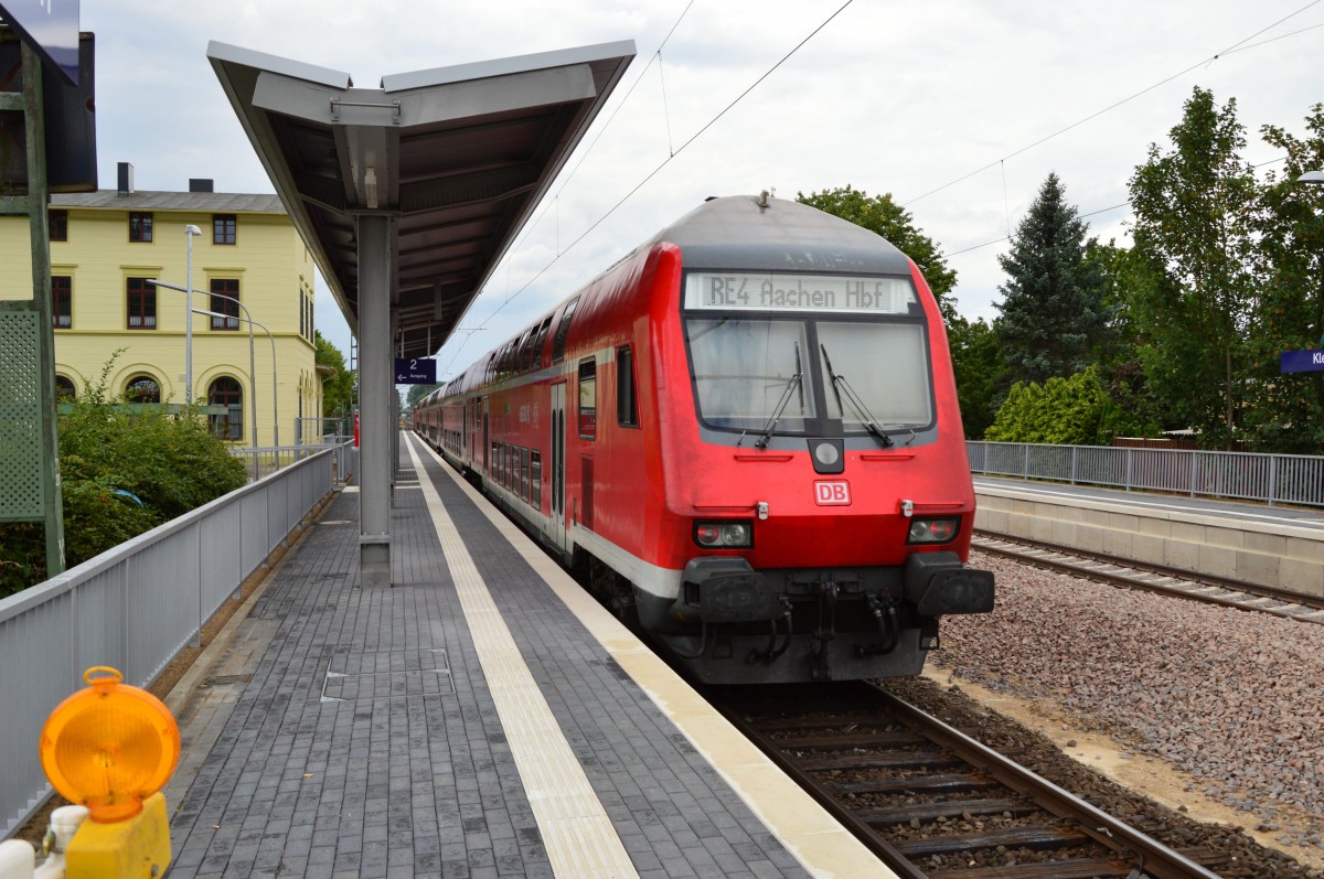 Nachschuß auf den Steuerwagen des wegen Bauarbeiten auf Gleis 1 durchgeleitet RE 4 Zug fährt nach Aachen. 7.6.2014 