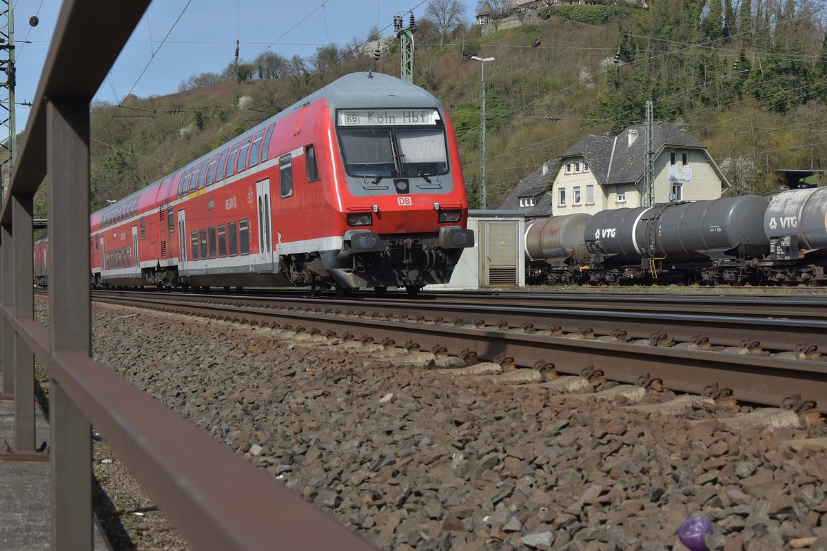 Nachschuß auf den Steuerwagen eines nach Köln fahrenden RB27, der hier gerade Linz am Rhein verlässt. 25.3.2017