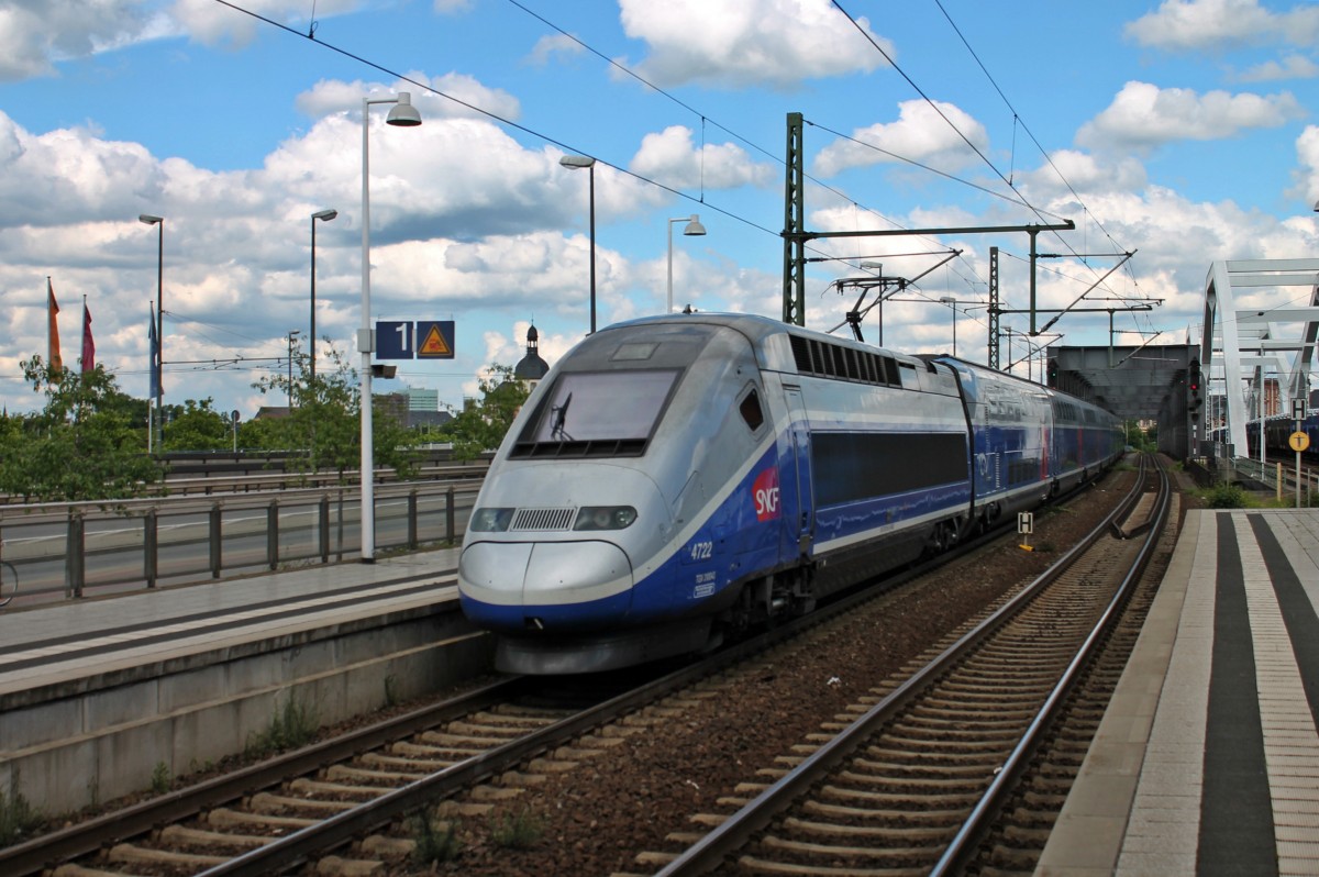 Nachschuss auf TGV Euroduplex 4722 (310 043/310 044), als er am 24.05.2014 durch Ludwigshafen (Rhein) Mitte fuhr