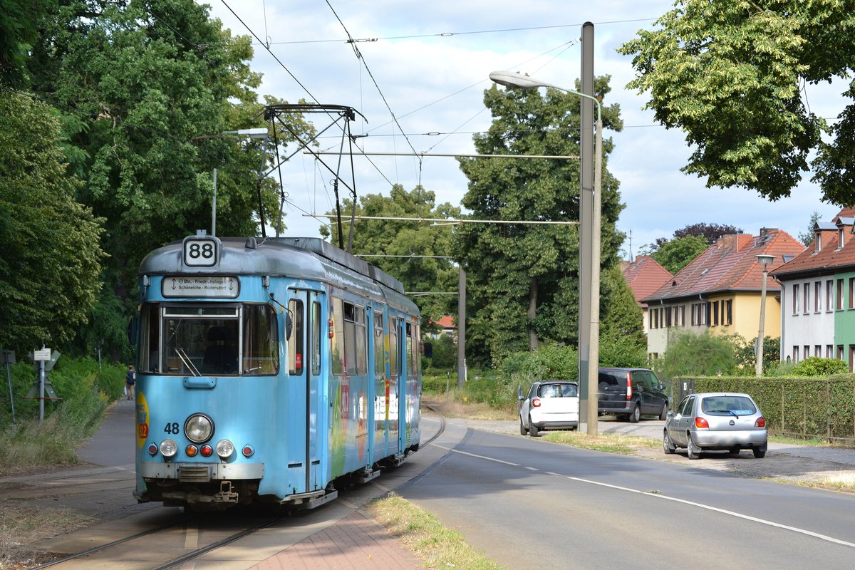 Nachschuss auf den Tw 48 in Neuenhagen. Vor kurzem ist er am Haltepunkt in Neuenhagen gestartet und fährt nun in Richtung Schöneiche. Die Strecke lohnt sich zu besuchen.

Neuenhagen bei Berlin 19.07.2016