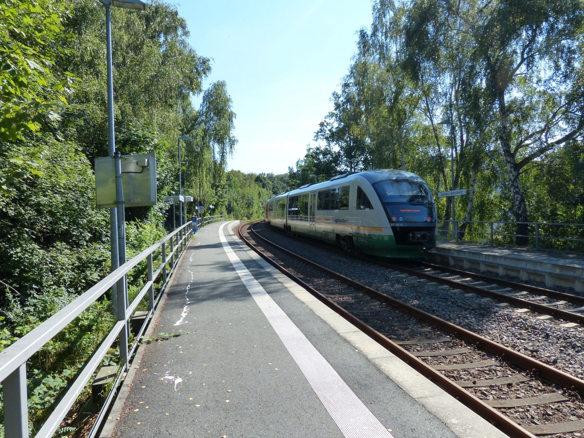 Nachschuss auf den VT26 der VBG der als Sonderzug zum Tag der Sachsen an 2 Erzgebirgsbahn Desiros angekoppelt war.07.09.2013.