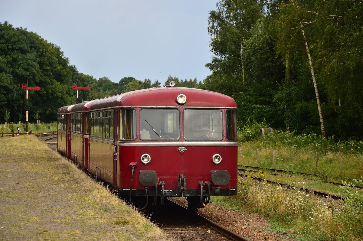 Nachschuß auf den VT98 der ZLSM bei der Fahrt ins Depot. Sonntag 31.7.2016