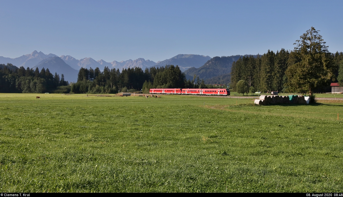 Nachschuss auf zwei 612 (Bombardier RegioSwinger) an einem klaren Morgen in Unterthalhofen (Fischen im Allgäu).

🧰 DB Regio Bayern
🚝 RE 3681 Ulm Hbf–Oberstdorf
🚩 Bahnstrecke Immenstadt–Oberstdorf (Illertalbahn | KBS 975)
🕓 8.8.2020 | 8:48 Uhr