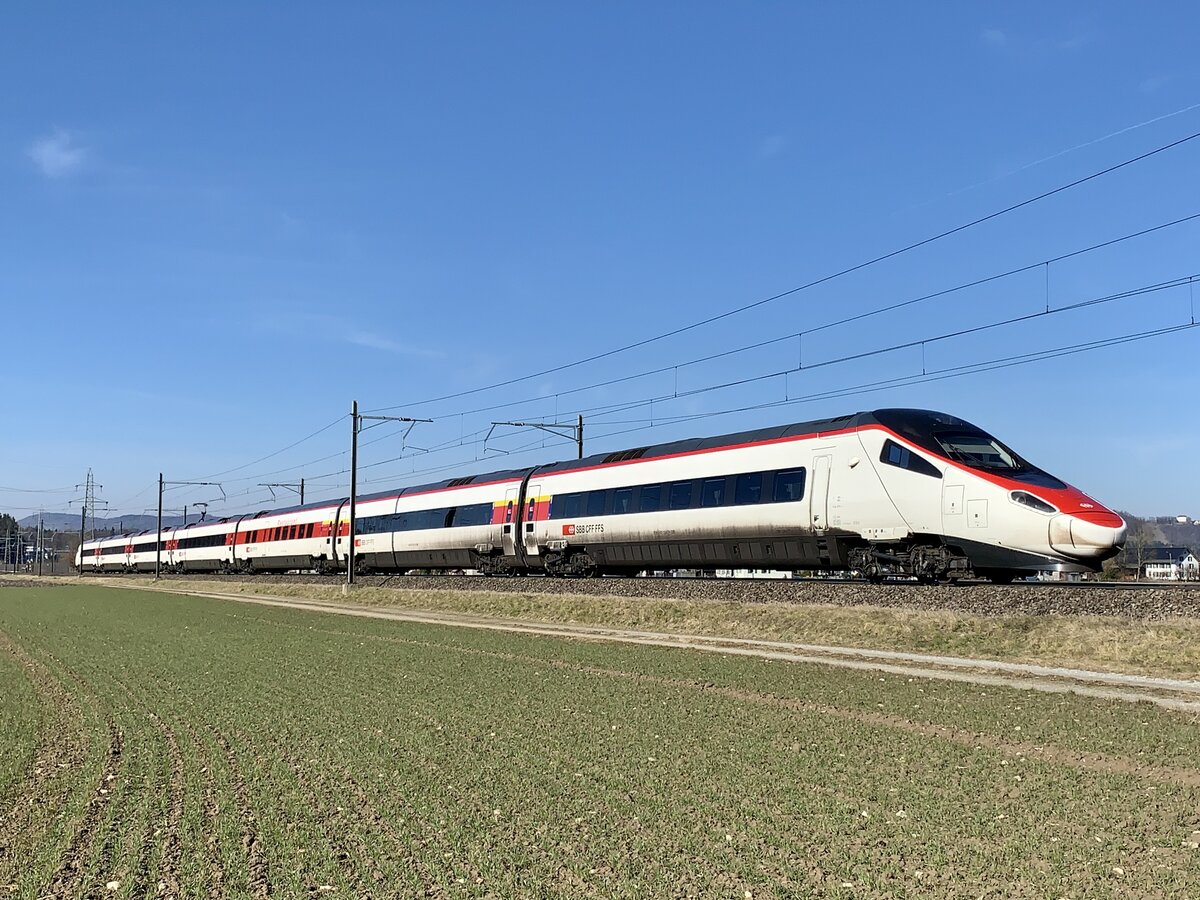 Nachschuss des ETR 610 013 am 13.2.22 zwischen Dotrikon-Dintikon und Hendschiken.