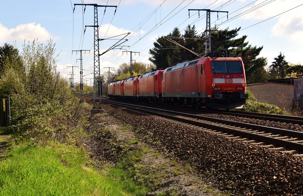 *Nachschuß* Fünf auf einen Streich. 152 087-3 x x x 185 031-2 in Senftenberg in Richtung Cottbus am 22.04.2016. 