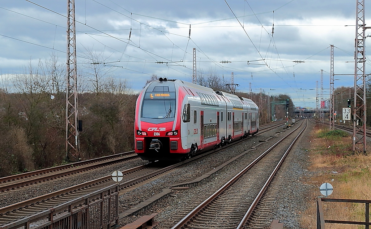 Nachschuss vom S-Bahnsteig in Düsseldorf-Eller Süd auf CFL 2306 (IC 5107 Düsseldorf - Luxemburg) am 24.01.2018