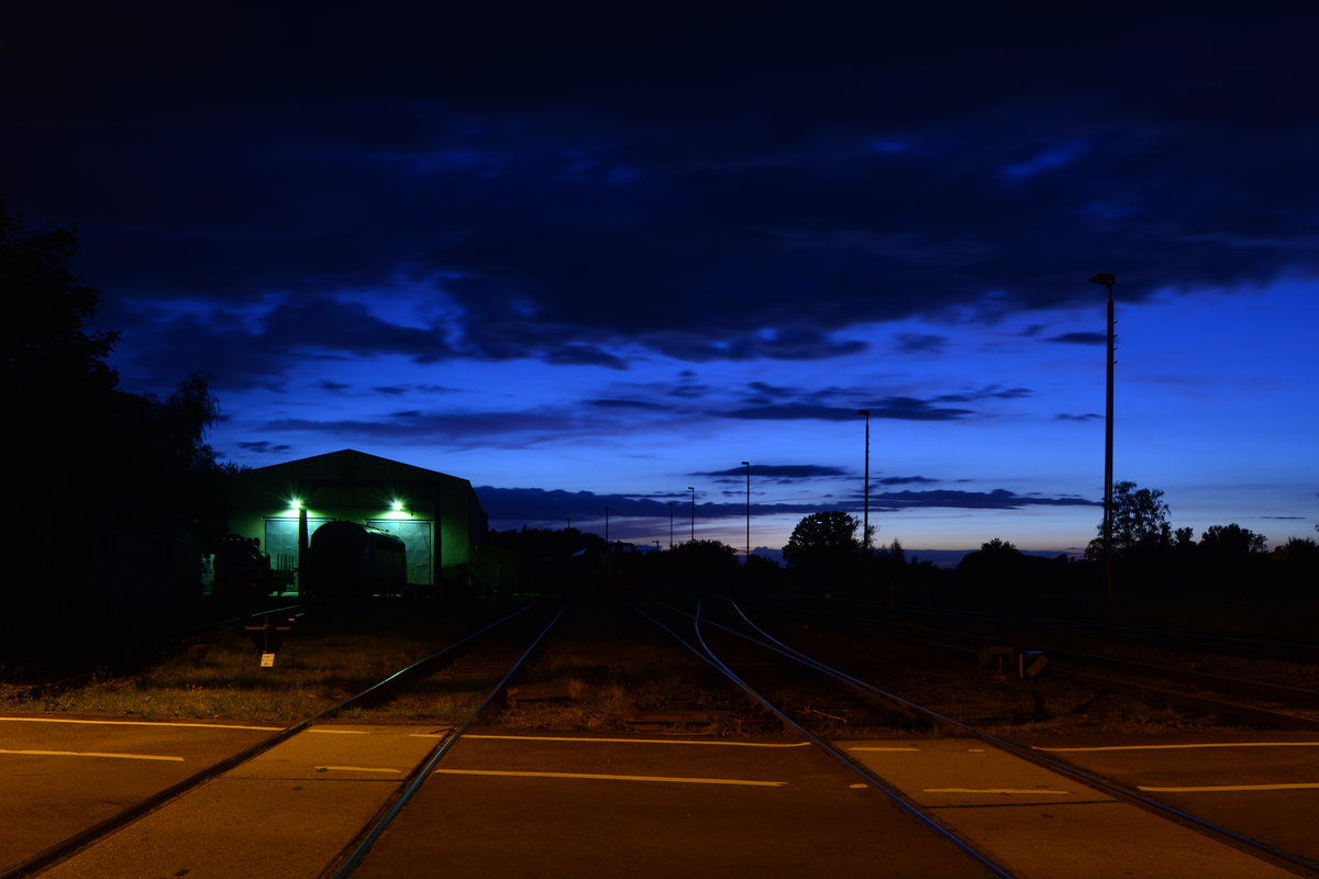 Nachtaufnhame auf das Depot von Strabag und der Bahnstrecke nach Wolfsburg.

Haldensleben 30.08.2017