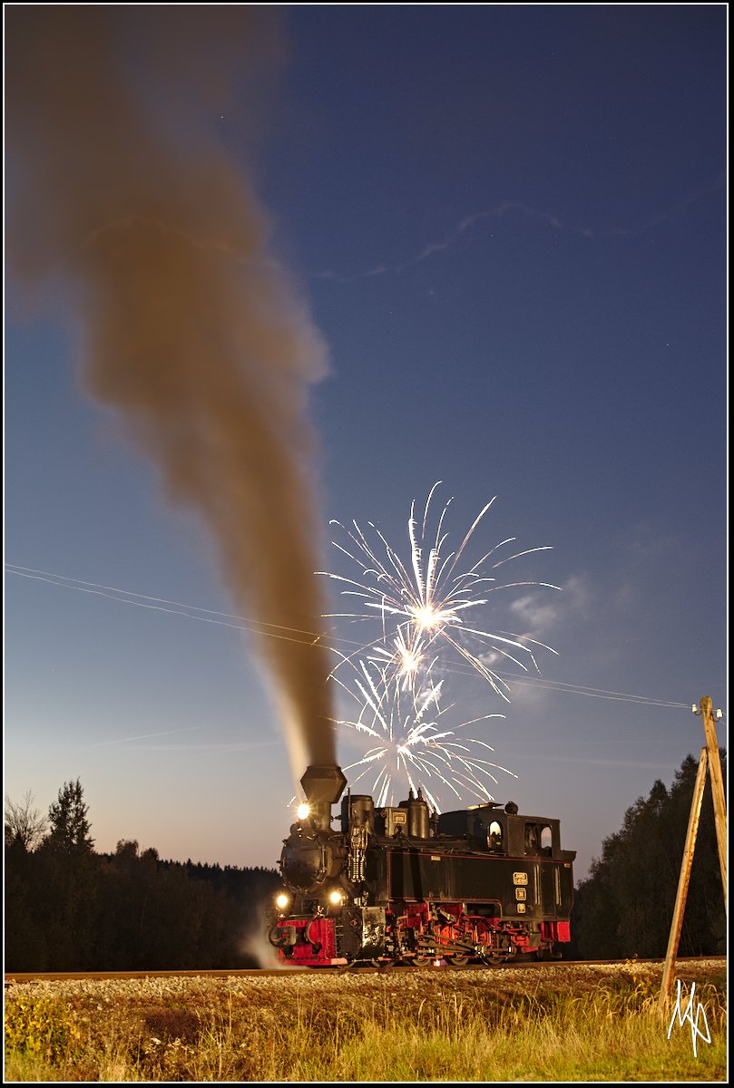 Nachtfotoaktion auf der Neuhauser Schmalspurbahn. Besonders Highlight zum Abschluss der Fotofahrt war ein Feuerwerk bei der Nachtfotoaktion in Hůrky. Im Bild die U46 am 14.10.2017.