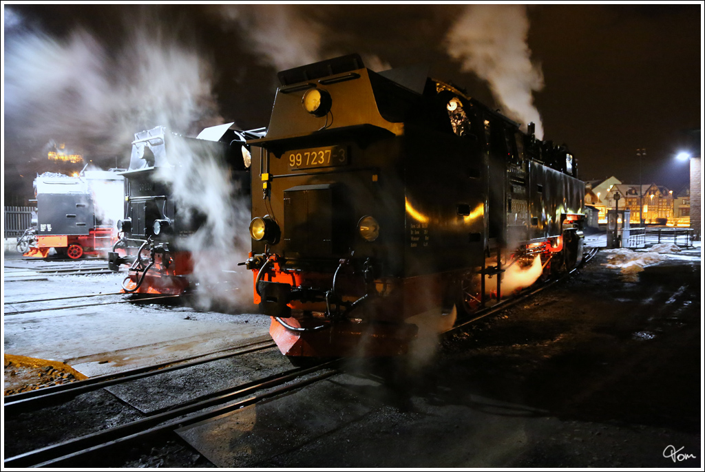 Nachts in Wernigerode - 99 7237 + 99 236 + 99 7247 der HSB im BW Wernigerode.
Danke an die netten Mitarbeiter der Harzer Schmalspurbahnen :O) 
3.3.2013