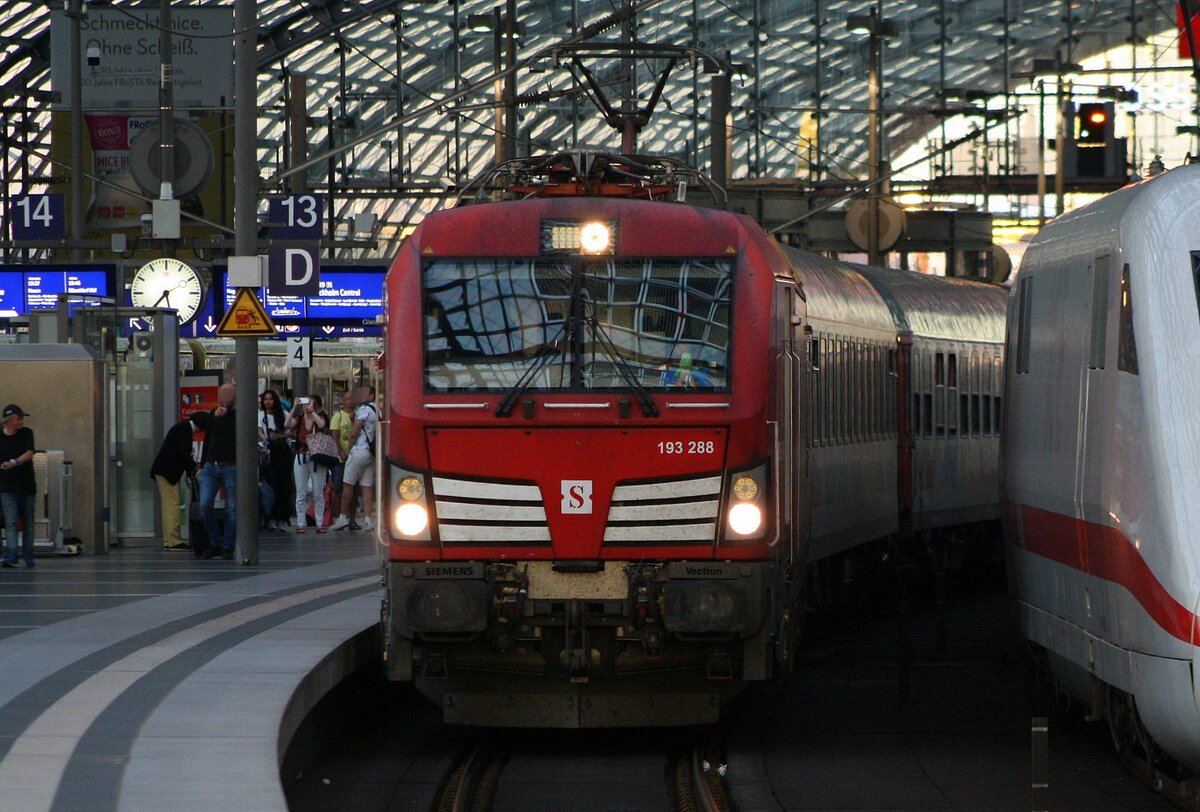 Nachtzug D 300 wird bereitgestellt mit 193 288 | Snälltåget | Berlin Hbf | September 2023