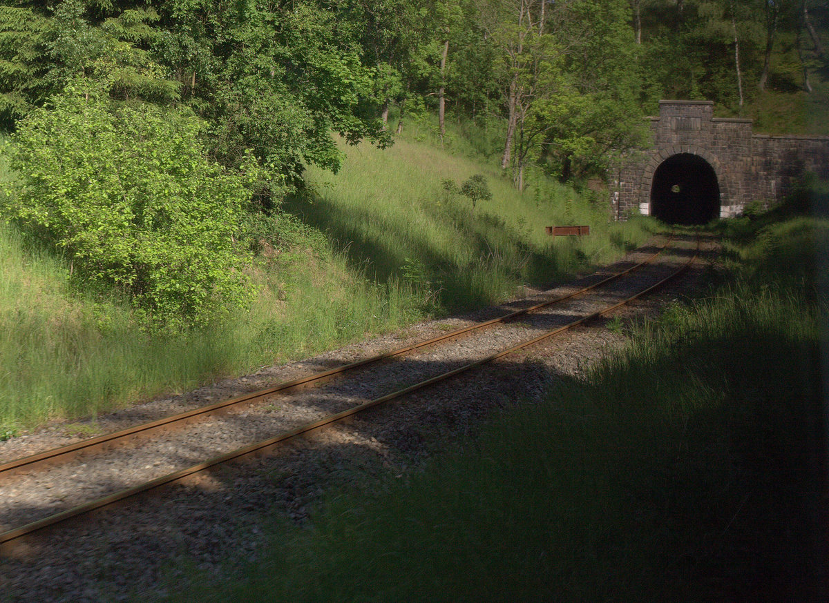 Nähe Bartniza, Strecke Walbrzych-Klodzko, hier gibt es einen Doppeltunnel.09.06.2017 16:59 Uhr.