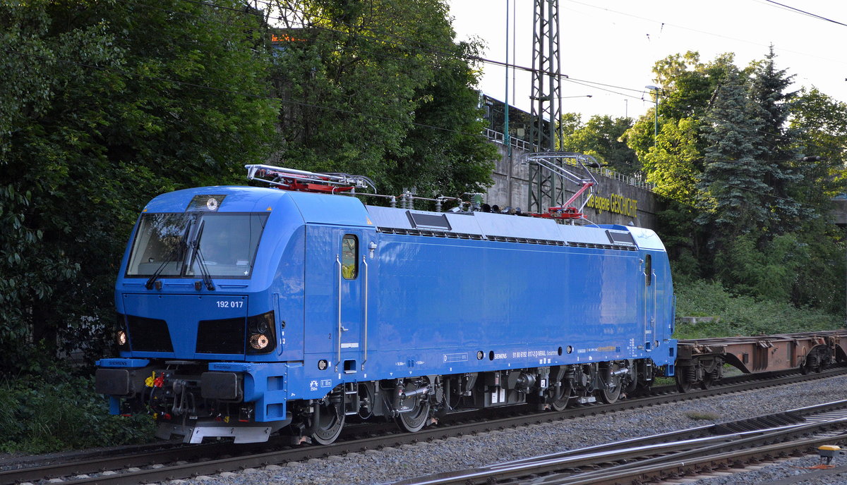 Nagelneue Siemens Smartron gerade erst übergeben an northrail (Paribus Capital GmbH)  mit  192 017  (NVR:  92 80 6192 017-2D-NRAIL ), aktueller Mieter mir nicht bekannt, verlässt mit Containerzug den Hamburger Hafen am 02.06.20 Durchfahrt Bf. Hamburg-Harburg.