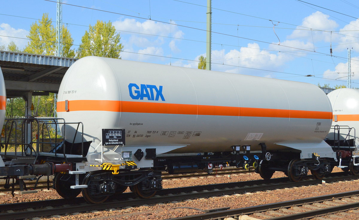 Nagelneuer Druckgaskesselwagen vom Einsteller GATX Germany mit niederländischer Registrierung mit der Nr. 37 TEN 84 NL-GATXD 7809 757-9 Zagns, Schildbeschriftung: Methylchlorid (Gas als Kältemittel R40) am 04.09.18 Bf. Flughafen Berlin-Schönefeld.