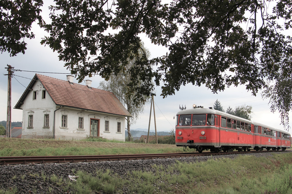 Nahe dem Ziegelwerk Gleinstätten . 
Das wunderbare alte Haus war beliebtes Fotomotiv. 
31.08.2014 Sonderzug zum Zeggern Gleinstätten