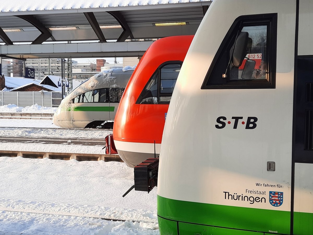 Nasenvergleich am 09.02.2021 in Erfurt Hbf mit DB 411 081, DB 612 525 und STB 650 521.