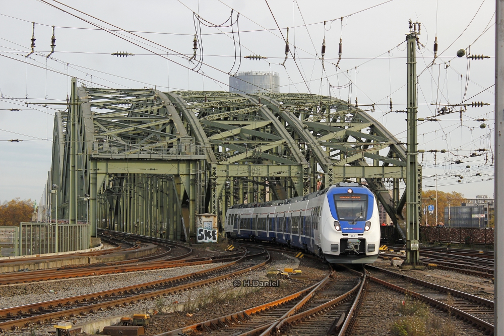 National Express 369 (442 369) als Testfahrt fuhr am 08.11.2015 in den Kölner Hbf ein.