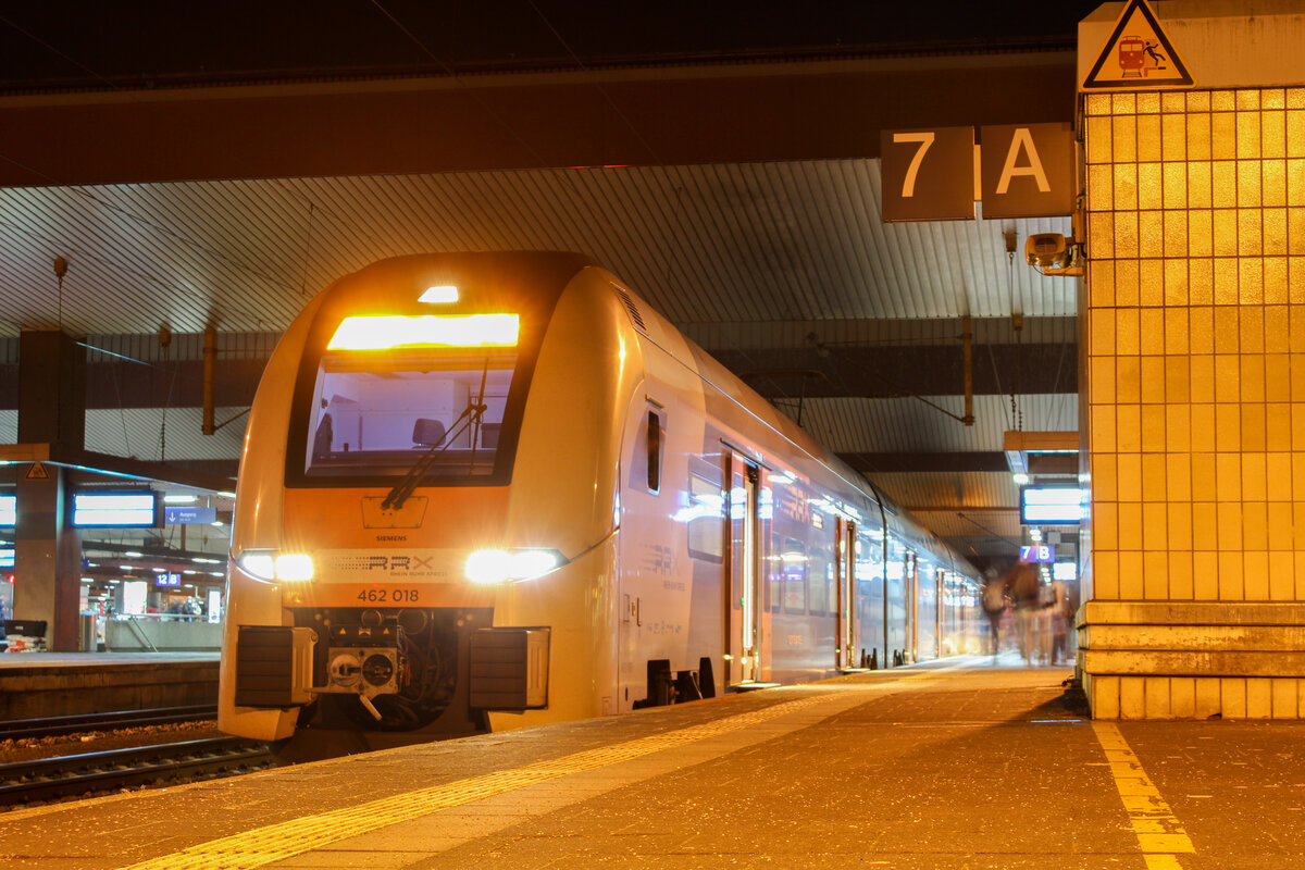 National Express 462 018 mit 462 081 als RE4 mit 45 Minuten Verspätung, 26. Februar 2022, Düsseldorf Hbf