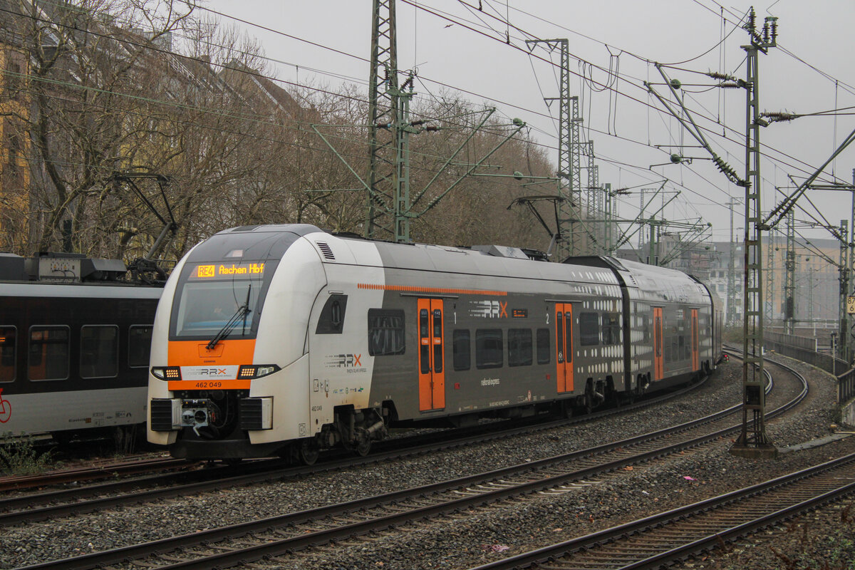 National Express 462 049 mit 462 013 als RE4 nach Aachen über Neuss, Mönchengladbach, Geilenkirchen und Herzogenrath, 27. Februar 2022, Düsseldorf Friedrichstadt