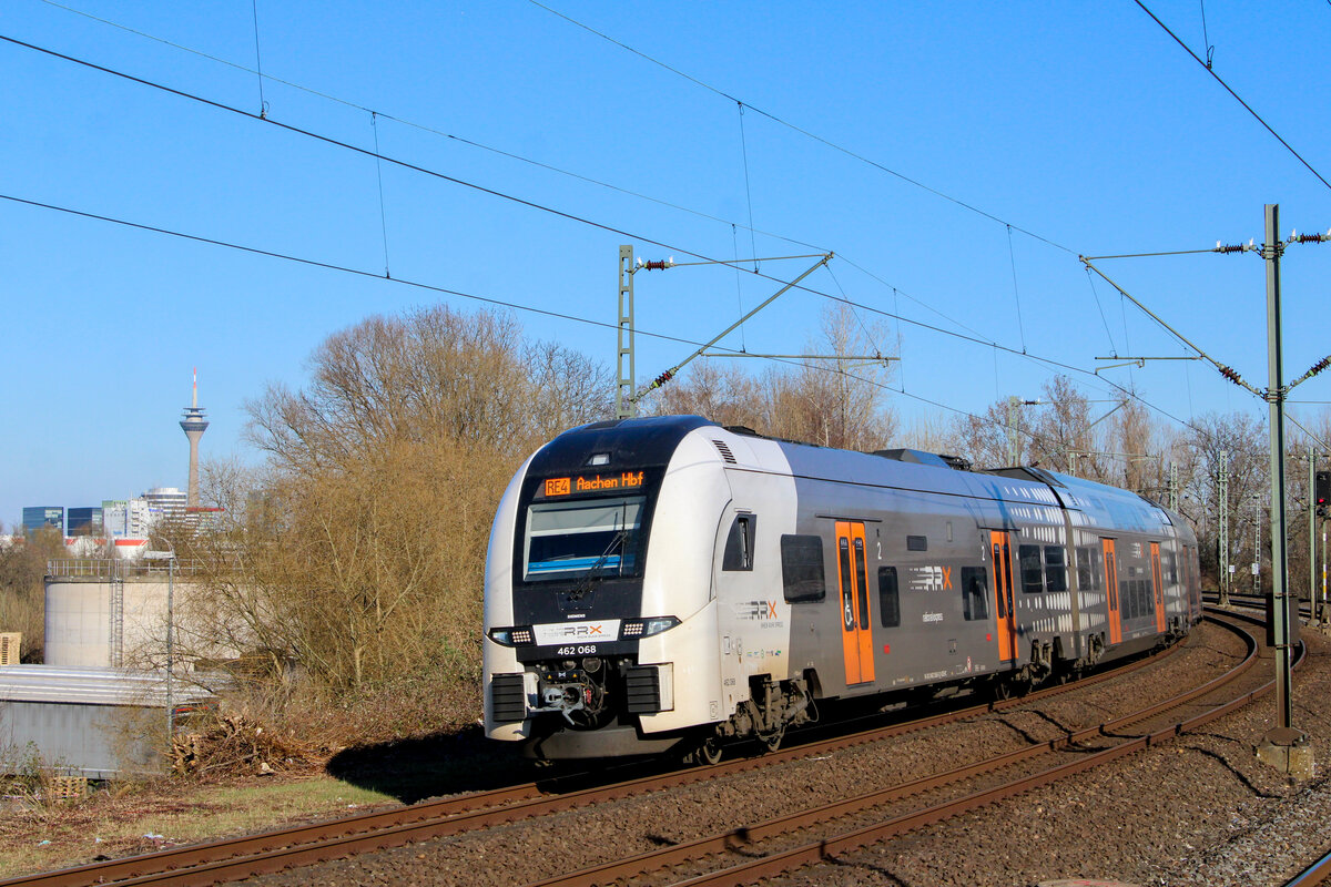 National Express 462 068 mit 462 056 auf der Fahrt von Dortmund über Witten, Hagen, Wuppertal, Düsseldorf, Neuss, Mönchengladbach, Erkelenz, Herzogenrath nach Aachen, 18.3.22, Neuss Rheinpark Center