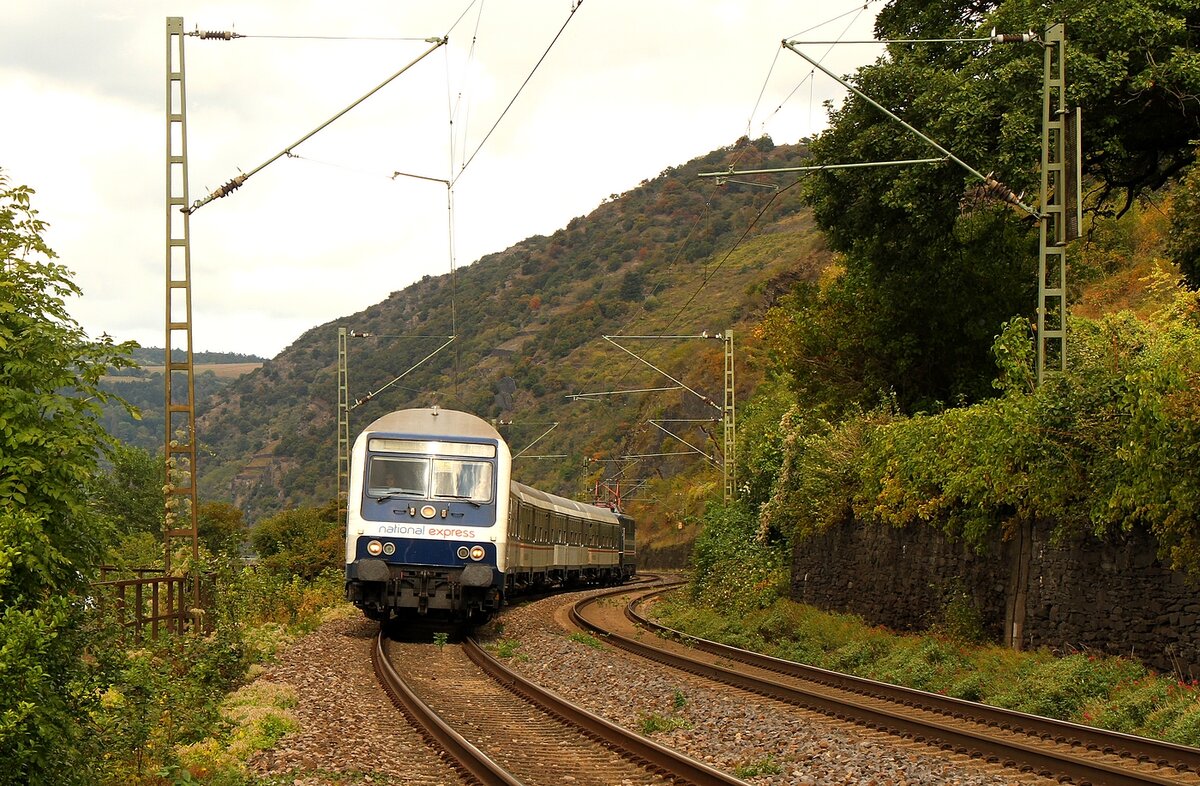 National Express am 12.09.2021 nahe Kaub/rechte Rheinseite mit schiebender 110 469
