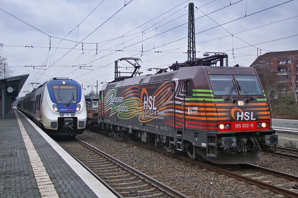 National Express Nr. 160 BR 442 und Lokomotive 185 602-0 am 16.01.2021 in Solingen Hbf.