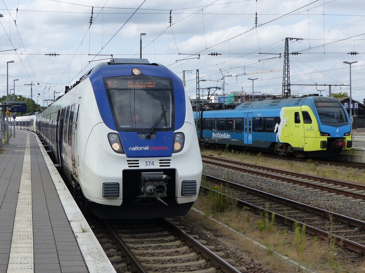 NationalExpress ET 374  und Westfalenbahn ET 414 in Rheine, 01.08.2022