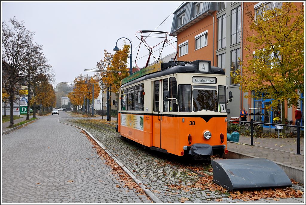 Naumburger Ringlinie 4 Wagen 38 am Hauptbahnhof. (26.10.2015)