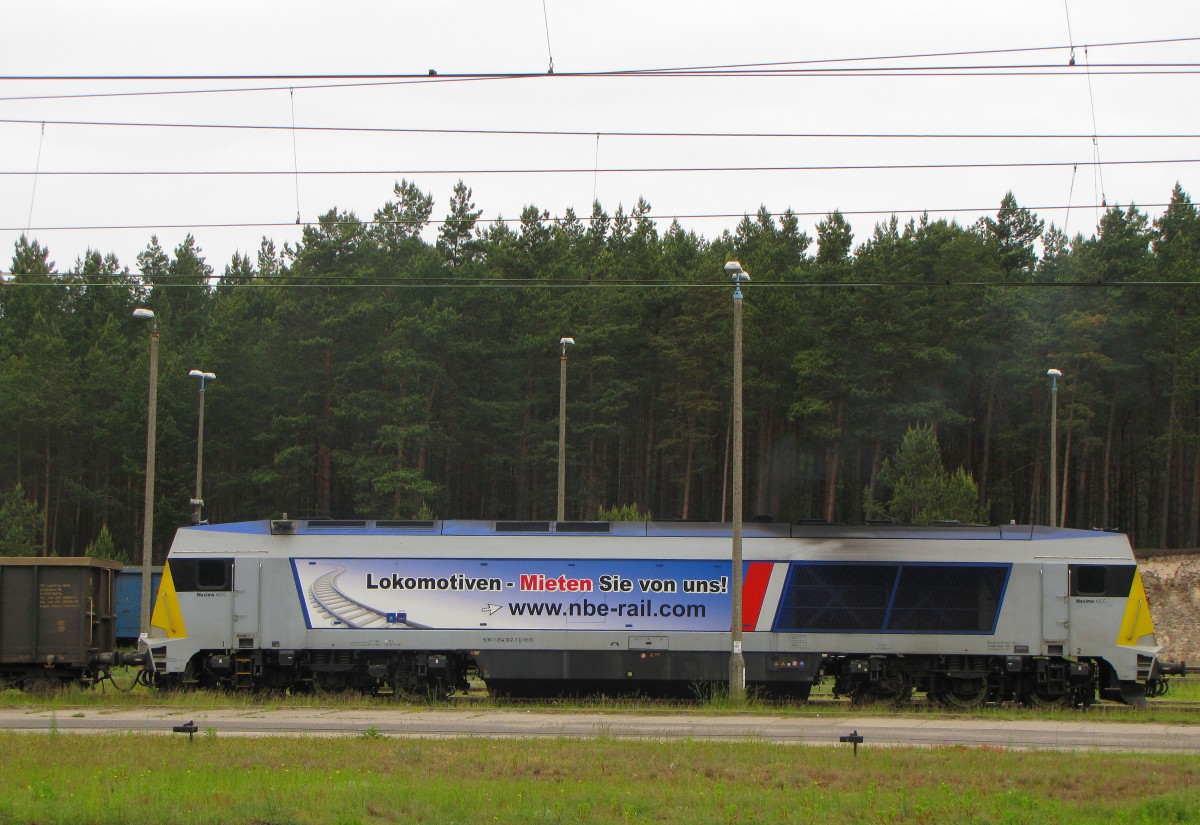 NBE 264 002-7 whrend der Entladung ihrer Wagen, am 31.05.2014 in Swinoujscie.