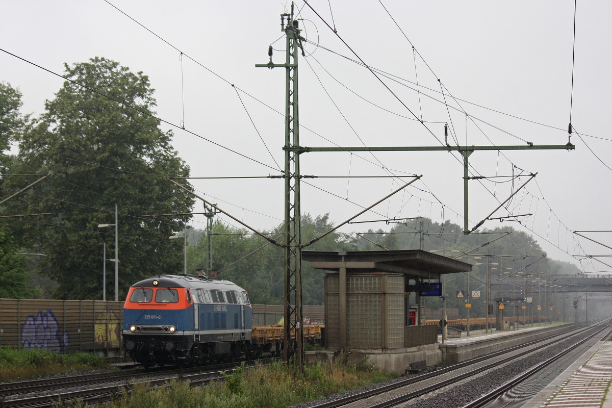 NbE Rail 225 071 am 8.8.13 mit einem Res-Wagenzug in Dedensen-Gmmer.