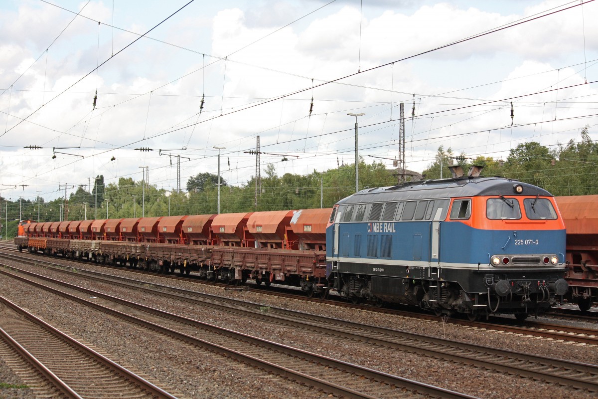 NbE Rail 225 071 am 19.8.13 mit ein paar Flachwagen bei der Ankunft in Düsseldorf-Rath.Der Zug fuhr nach dem Kopf machen nachj Essen-Werden zur Baustelle.