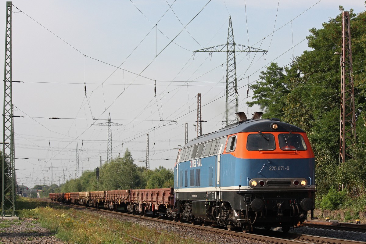 NbE Rail 225 071 am 21.8.13 mit einem Flachwagenzug auf dem Weg nach Essen-Werden in Ratingen-Lintorf.