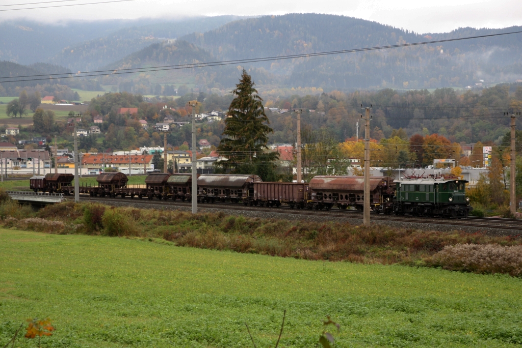 NBIK 1245.05 am Morgen des 25.Oktober 2020 als SGAG 14795 (St. Veit an der Glan -Villach Hbf.-Ostbf.) beim Strecken-Km 1,2 der Rosentalbahn.