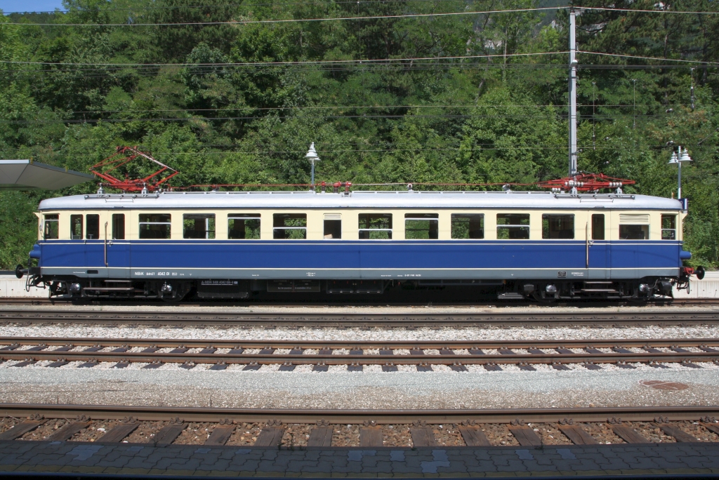 NBIK 4042.01 am 15.August 2019 als SLP 17070 (Peggau-Deutschfeistritz - Wien Westbahnhof) im Bahnhof Payerbach-Reichenau.