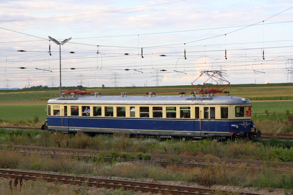 NBIK 4042.01 fährt am 16.August 2019 als SR 17104 (Semmering - Wien Westbahnhof) durch den Bahnhof Gramatneusiedl.
