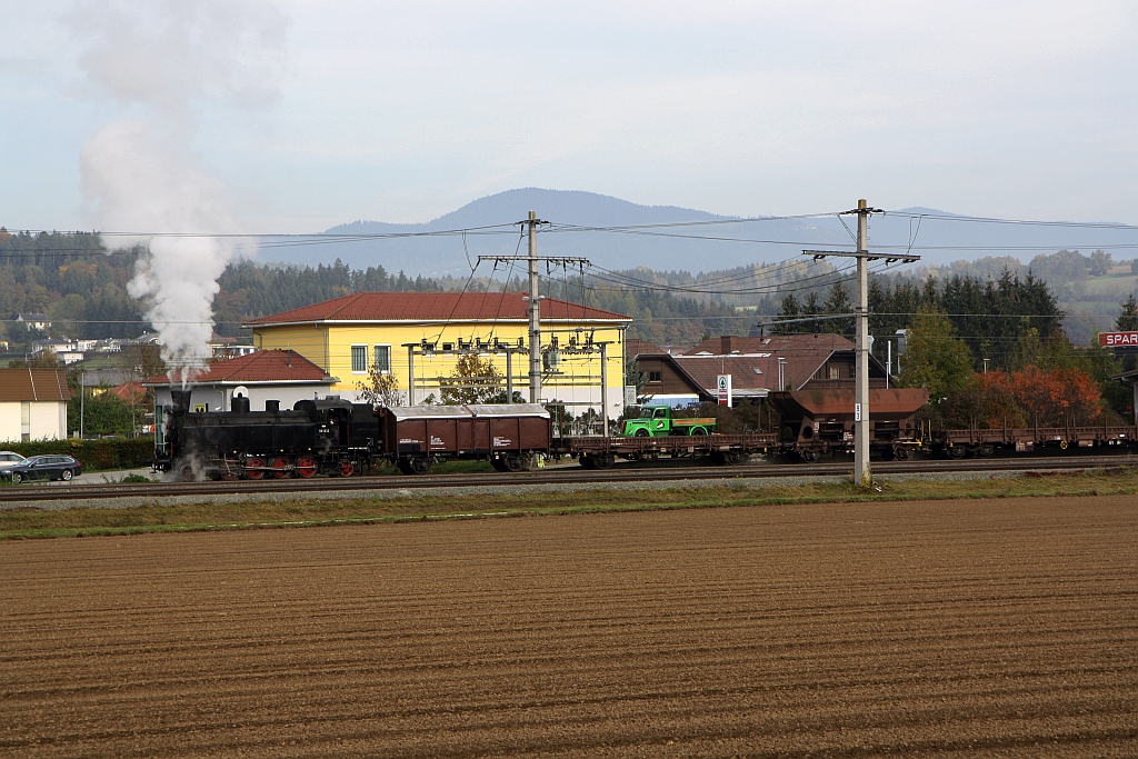 NBIK 93.1332 am 23.Oktober 2020 mit dem SGAG 14786 (St. Veit an der Glan - Klagenfurt Hbf.) im Bahnhof Maria Saal.