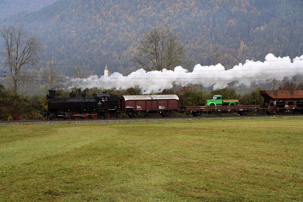 NBIK 93.1332 am 23.Oktober 2020 vor dem SGAG 14786 (St. Veit an der Glan - Klagenfurt Hbf.) kurz nach Maria Saal.