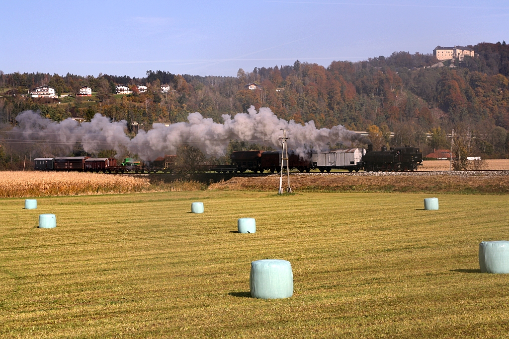 NBIK 93.1332 am 23.Oktober 2020 als NBiK-Fahrt 1 (Weizelsdorf - Ferlach) beim Strecken-Km 0,6 der Ferlacherbahn.