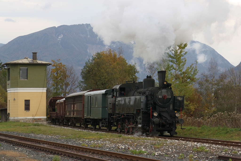 NBIK 93.1332 am 23.Oktober 2020 als NBiK-Fahrt 2 (Ferlach - Feistritz im Rosental) bei der Einfahrt in den Bahnhof Weizelsdorf.
