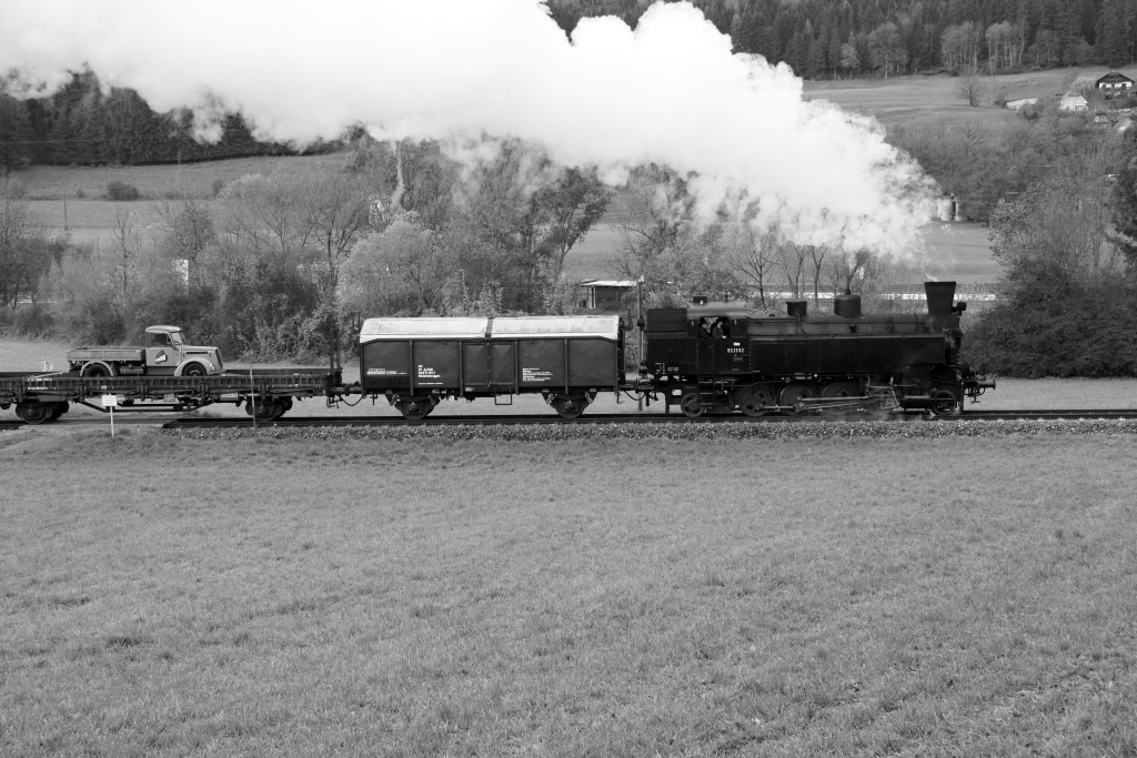 NBIK 93.1332 am 24.Oktober 2020 als NF 14790 (Launsdorf-Hochosterwitz - Wietersdorf - Launsdorf-Hochosterwitz) beim Strecken-Km 17,5 der Görschitztalbahn.