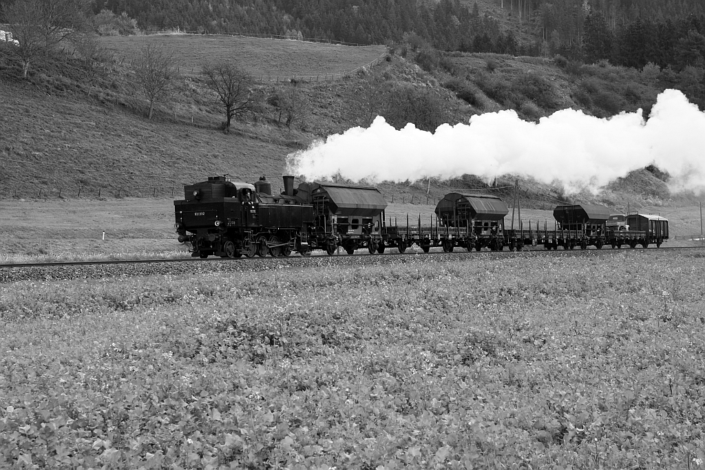 NBIK 93.1332 am 24.Oktober 2020 als NF 14790 (Launsdorf-Hochosterwitz - Wietersdorf - Launsdorf-Hochosterwitz) beim Strecken-Km 4,6 der Görschitztalbahn.