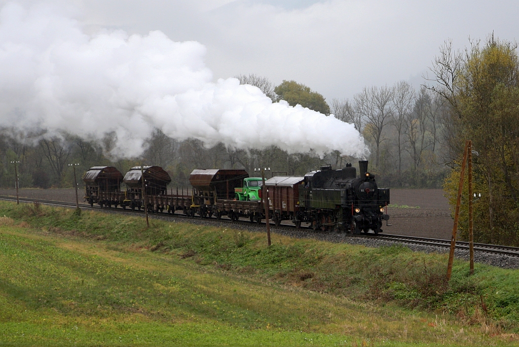 NBIK 93.1332 am 24.Oktober 2020 als NF 14793 (Launsdorf-Hochosterwitz - Wietersdorf - Launsdorf-Hochosterwitz) beim Strecken-Km 10,4 der Görschitztalbahn.