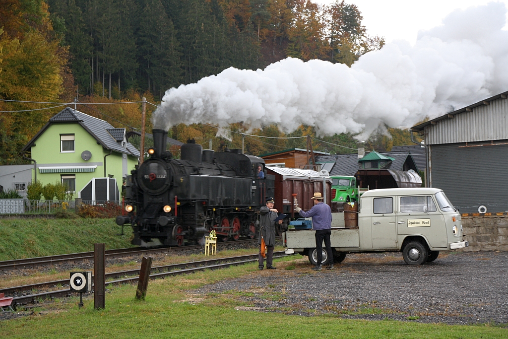 NBIK 93.1332 am 24.Oktober 2020 als NF 14793 (Launsdorf-Hochosterwitz - Wietersdorf - Launsdorf-Hochosterwitz) bei der AB Pewag in Brückl.
