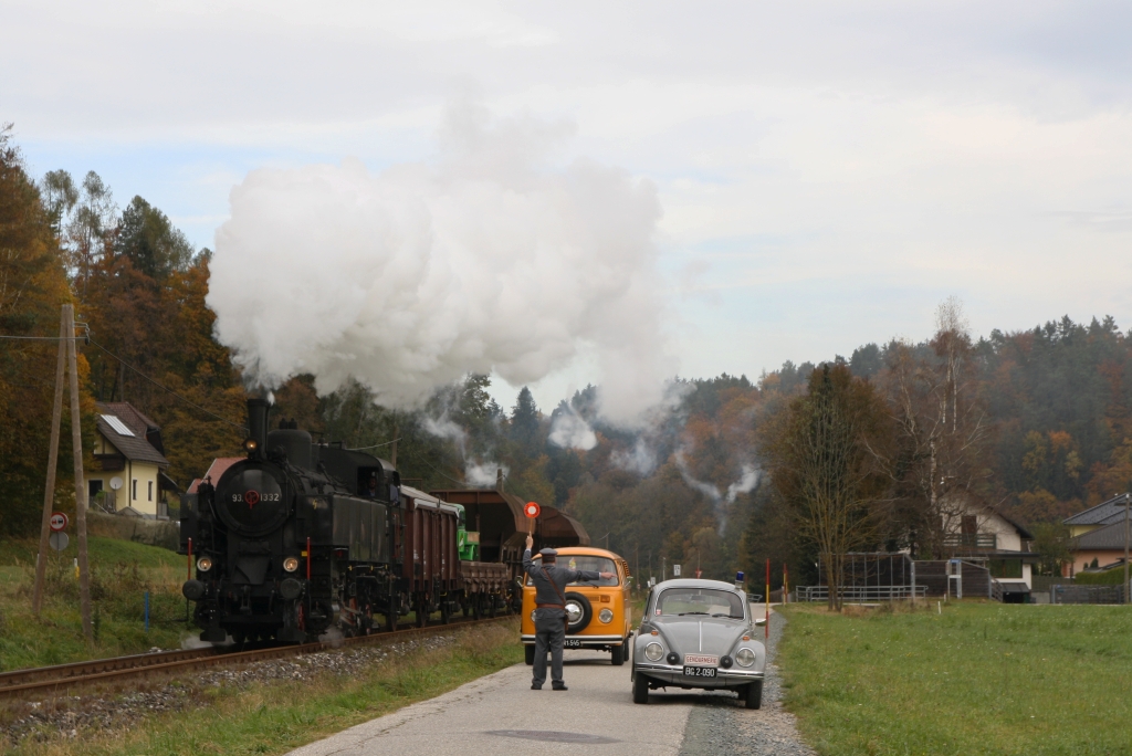 NBIK 93.1332 gerät am 23.Oktober 2020 als NF 14787 (Klagenfurt Hbf. - Weizelsdorf) auf der Rosentalbahn beim Strecken-Km 24,1 in eine Verkehrskontrolle.